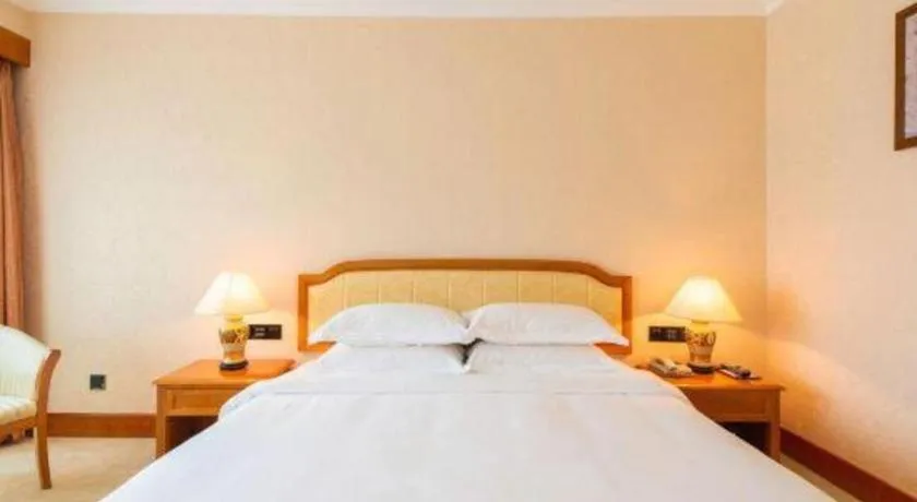 Bed in Dalian Zhongshan Hotel