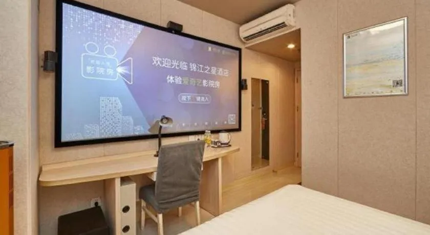 Bed in Jinjiang Inn Shanghai Minsheng Road Metro Station