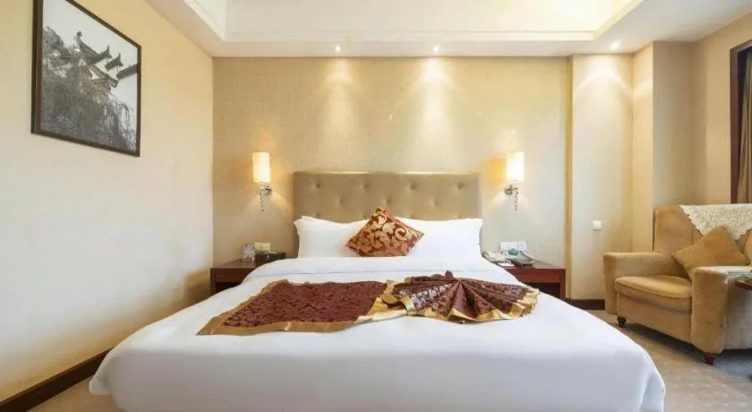 Bed in Yiyang Huatian Hotel