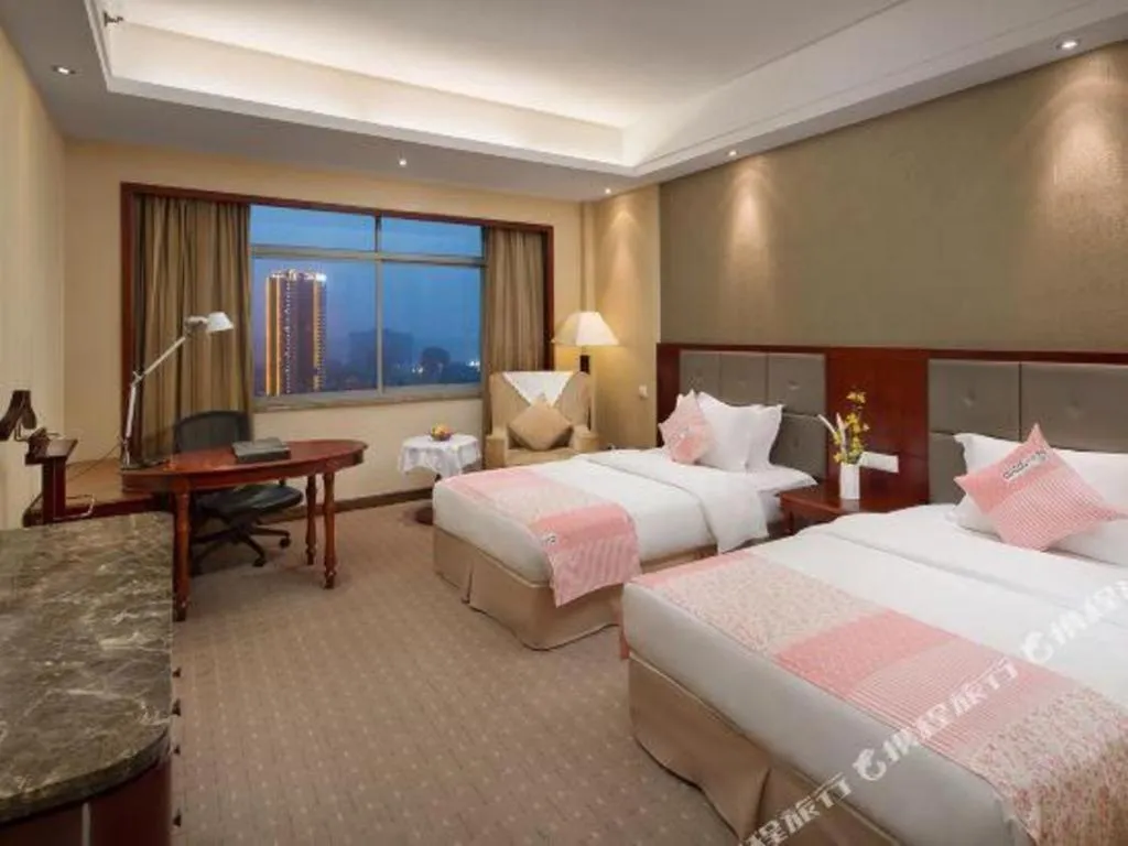 Bed in Yiyang Huatian Hotel