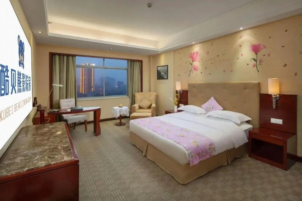 Bed in Yiyang Huatian Hotel