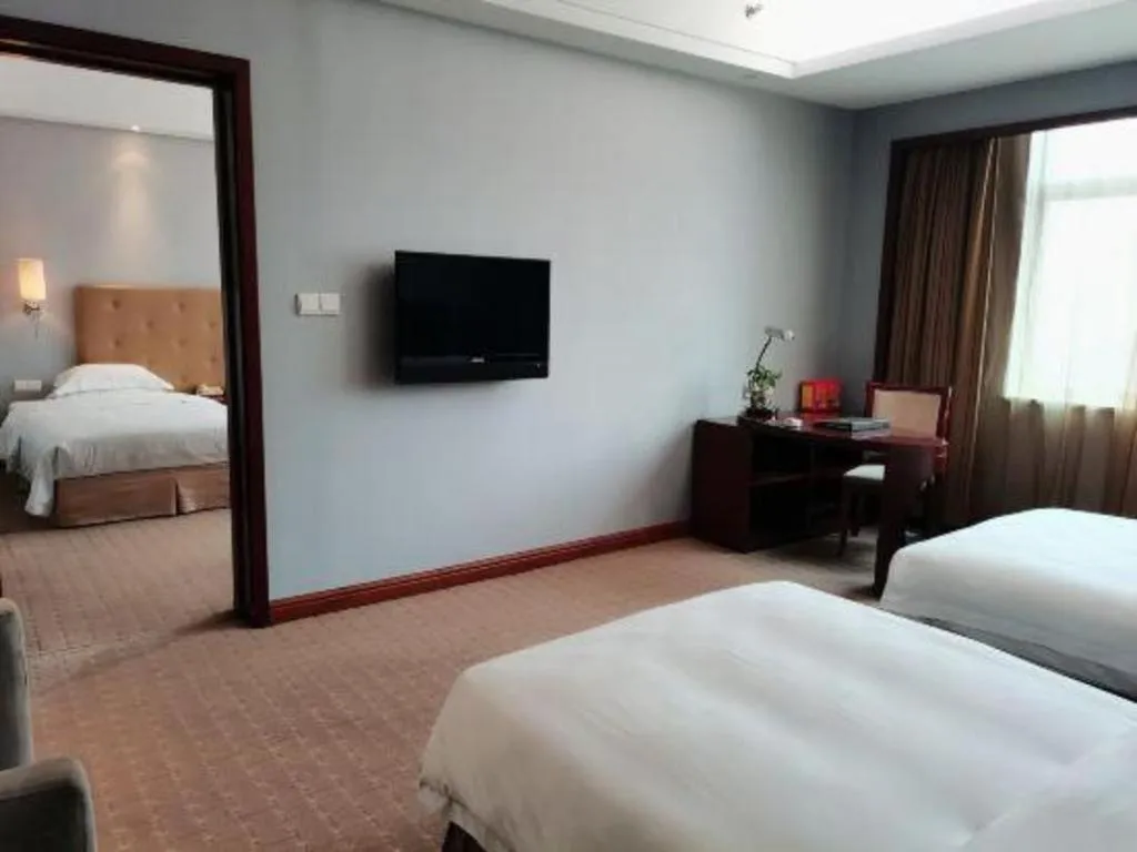 Bed in Yiyang Huatian Hotel