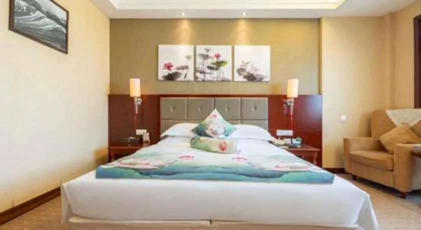 Bed in Yiyang Huatian Hotel