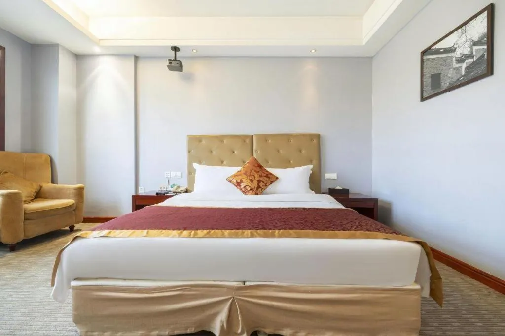 Bed in Yiyang Huatian Hotel