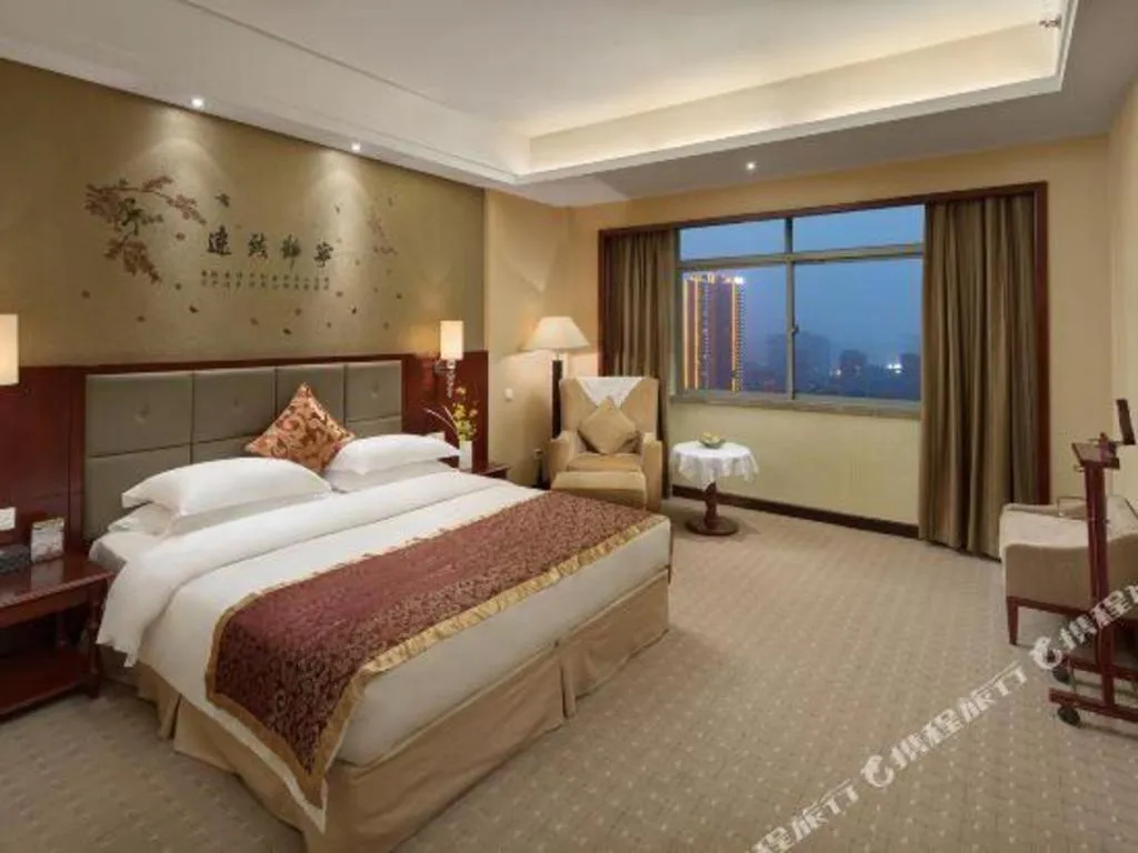 Bed in Yiyang Huatian Hotel