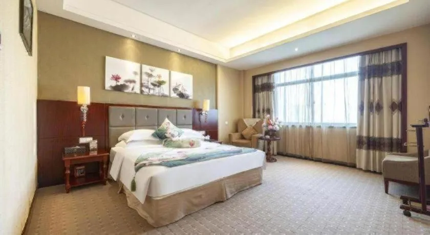 Bed in Yiyang Huatian Hotel