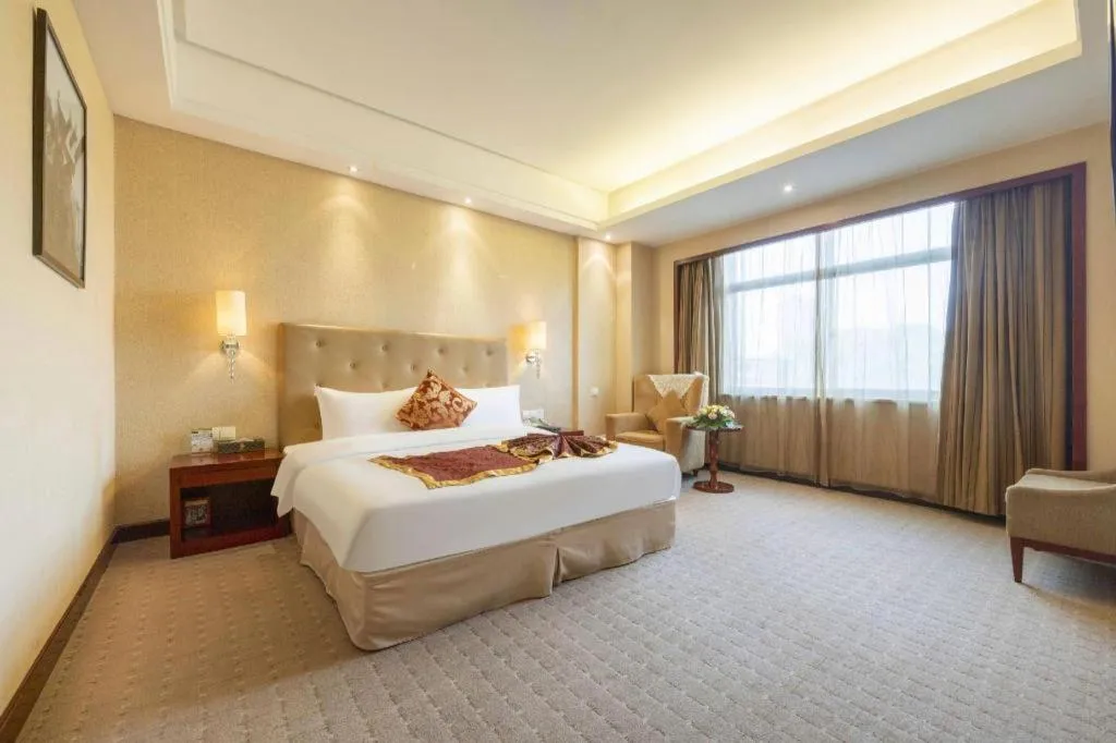 Bed in Yiyang Huatian Hotel