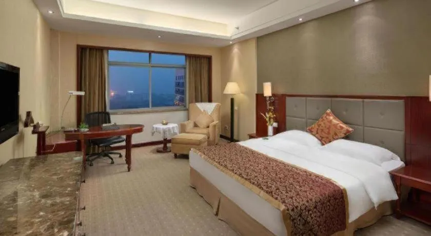 Bed in Yiyang Huatian Hotel