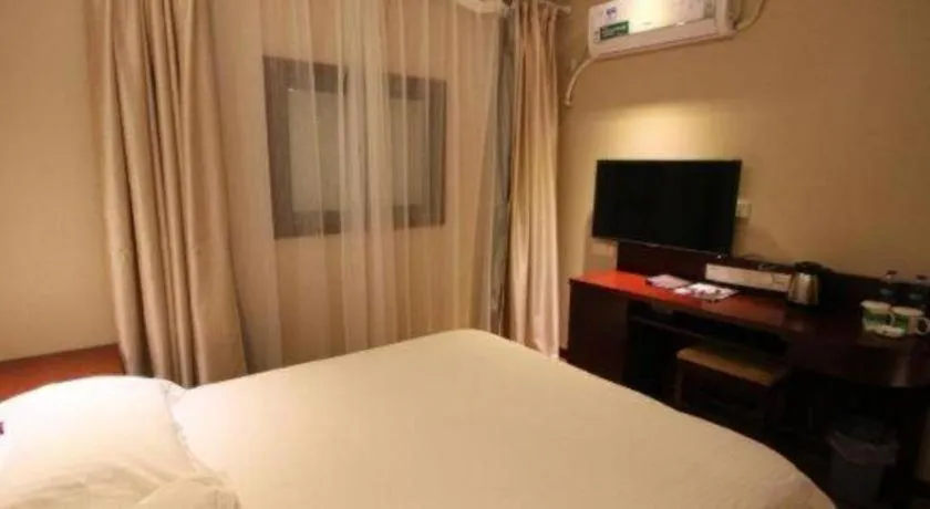 Bed in GreenTree Inn Shanghai Gongkang Road Branch