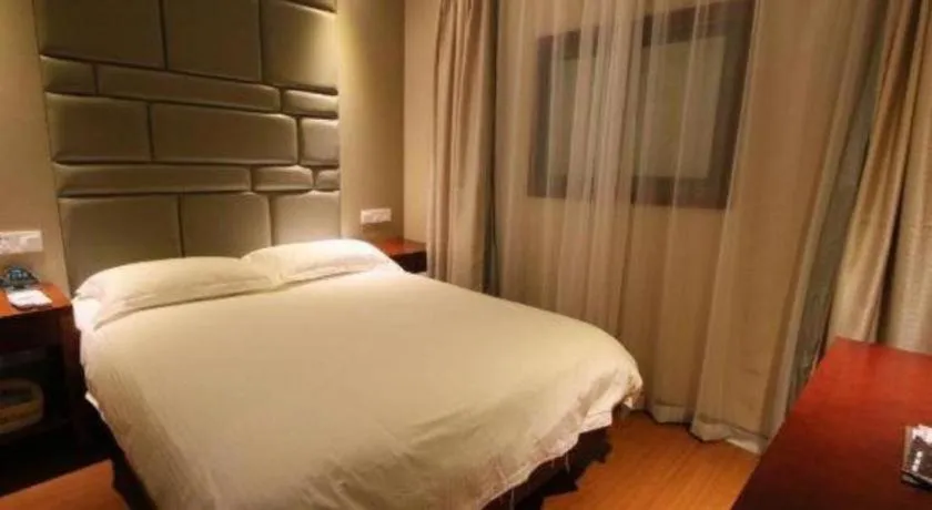 Bed in GreenTree Inn Shanghai Gongkang Road Branch
