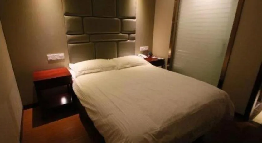 Bed in GreenTree Inn Shanghai Gongkang Road Branch