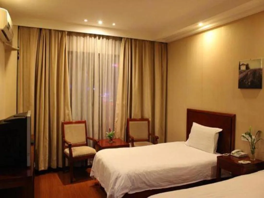 Bed in GreenTree Inn Shanghai Gongkang Road Branch
