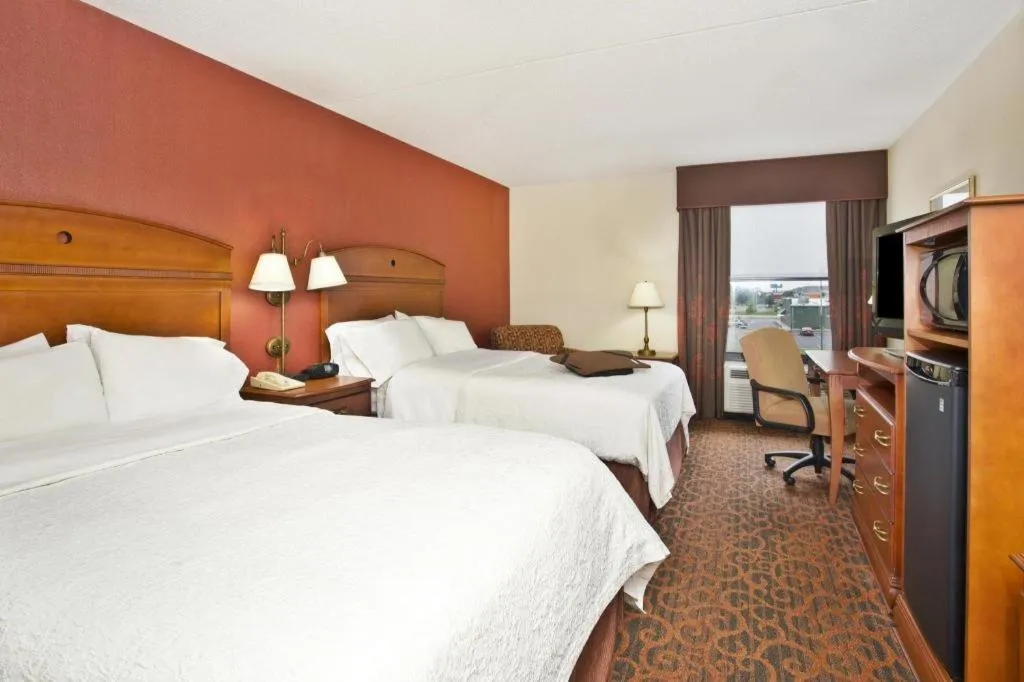 Bed in Hampton Inn Anderson