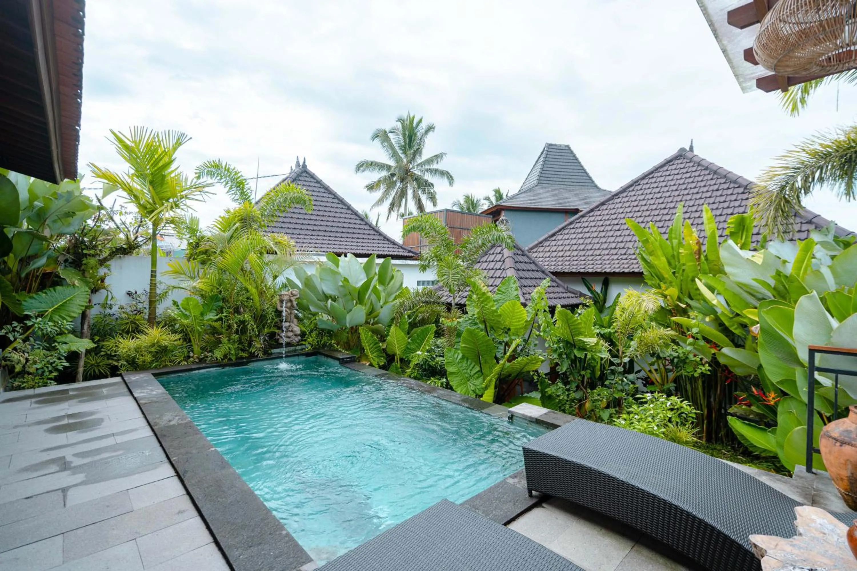 Swimming pool in Maddu Suites