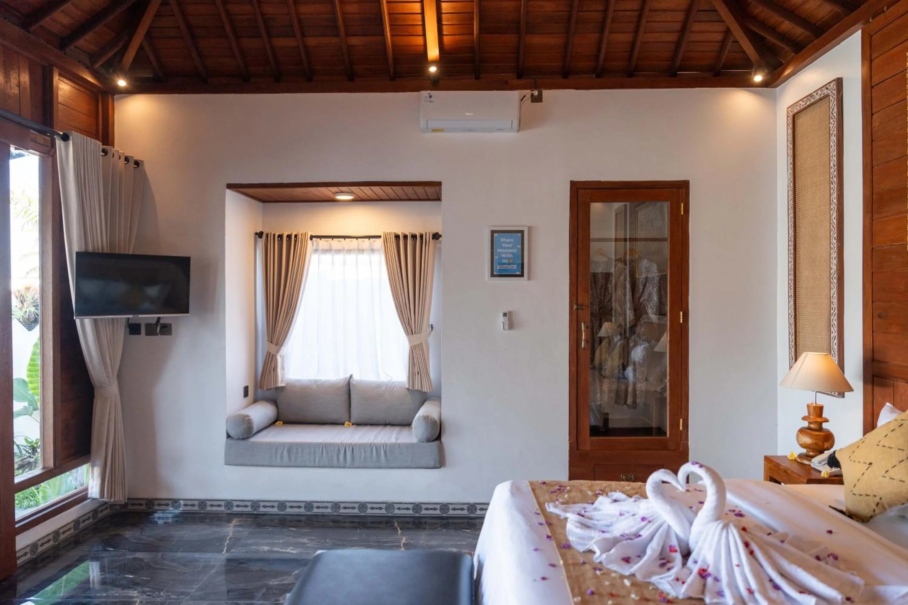 Bedroom, Bed in Maddu Suites