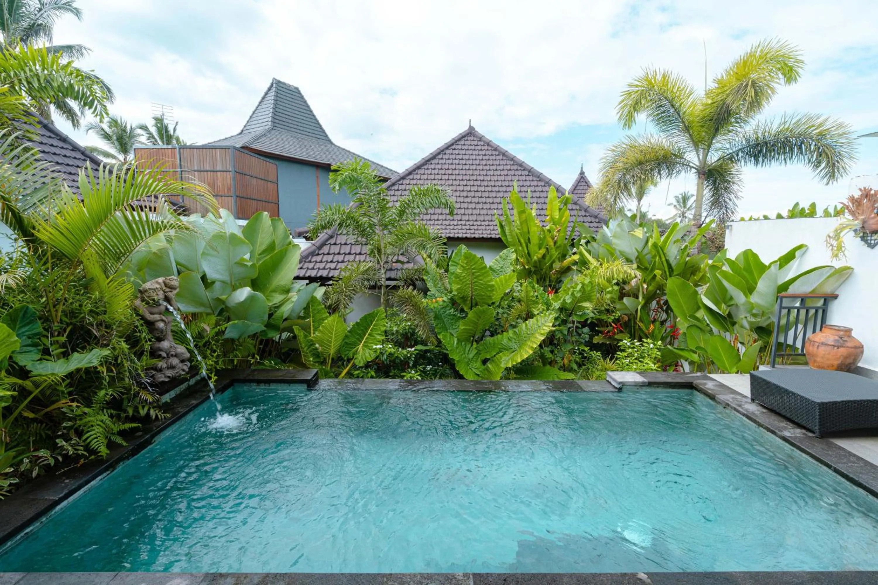 Swimming pool in Maddu Suites