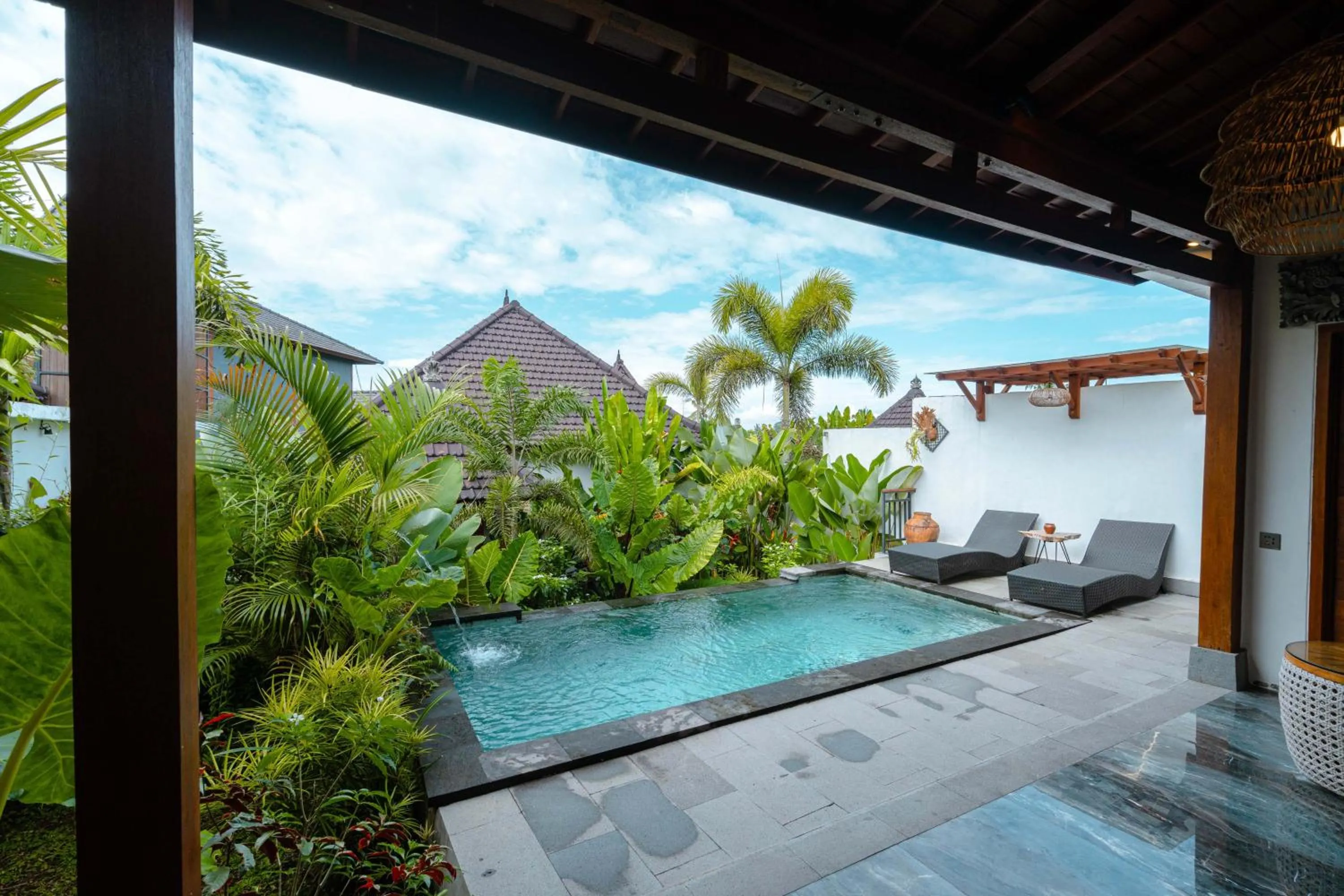Swimming pool in Maddu Suites