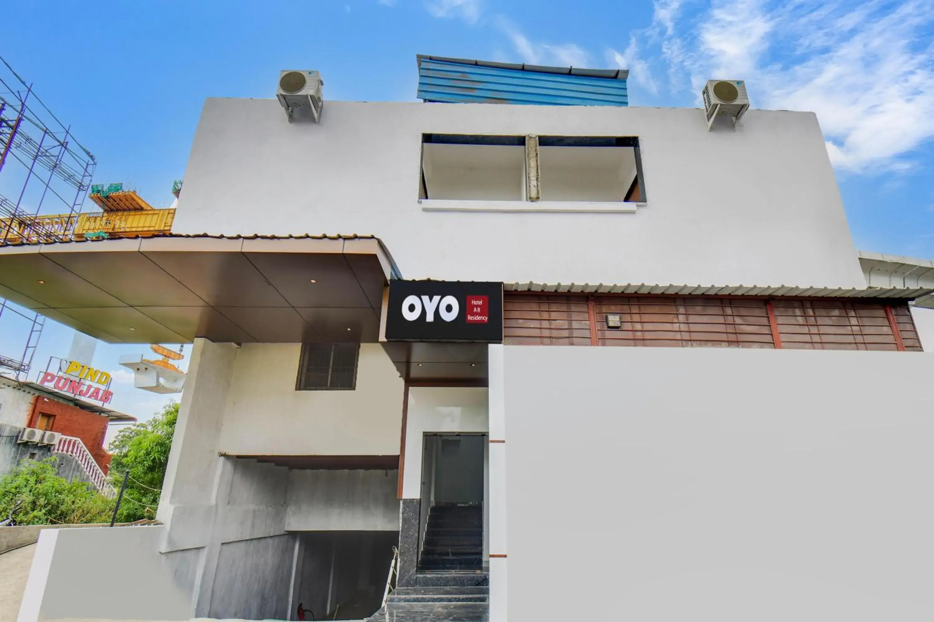 Facade/entrance in Hotel O AR Executive Facade/entrance in Hotel O AR Executive