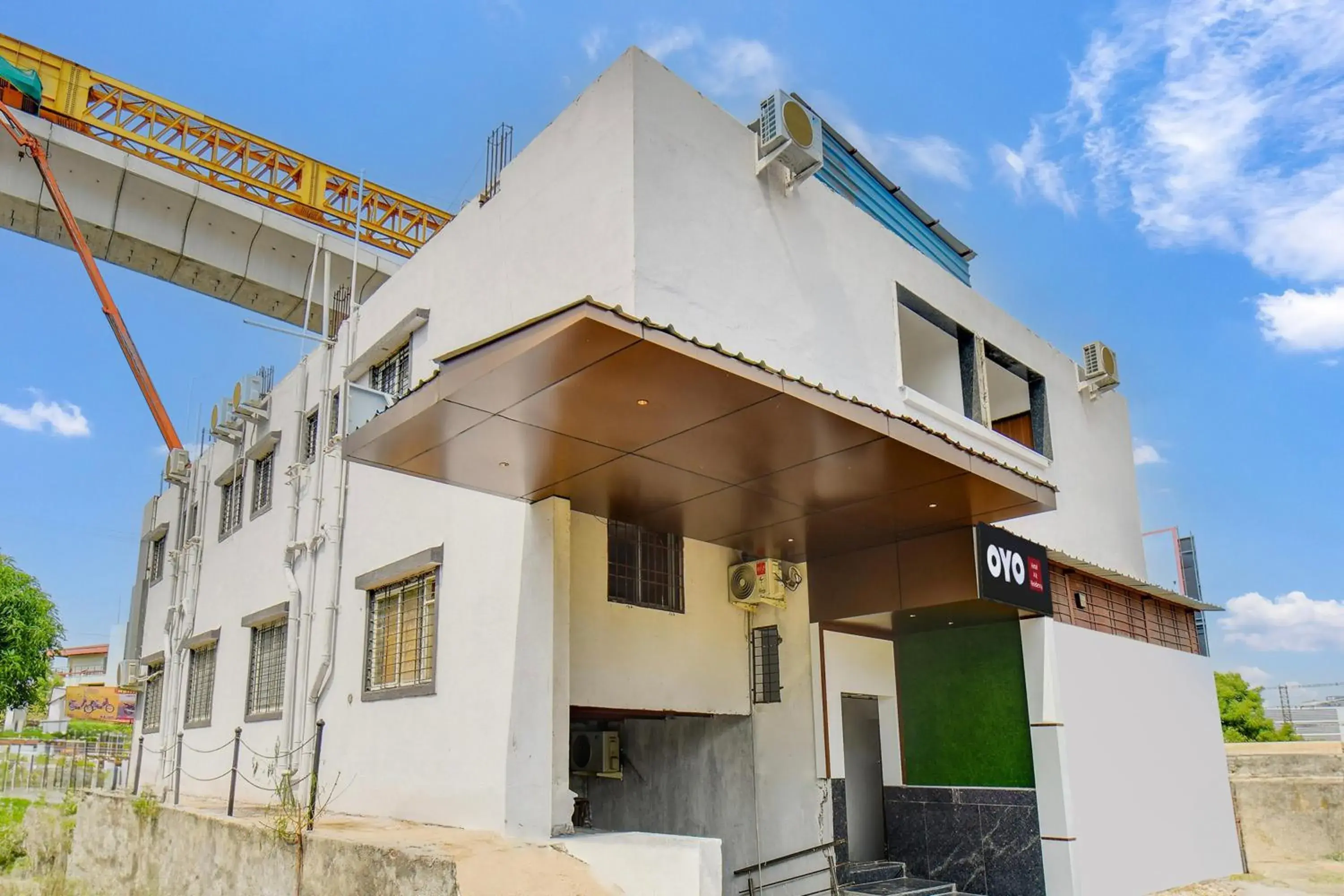 Facade/entrance in Hotel O AR Executive Facade/entrance in Hotel O AR Executive