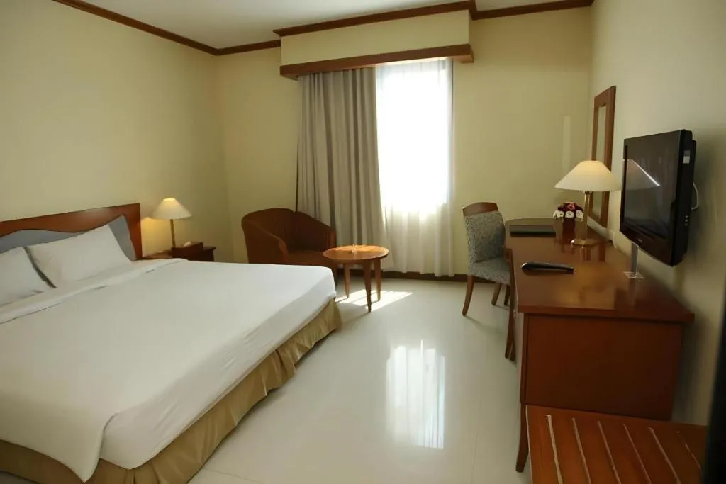 Bed in Makassar Golden Hotel