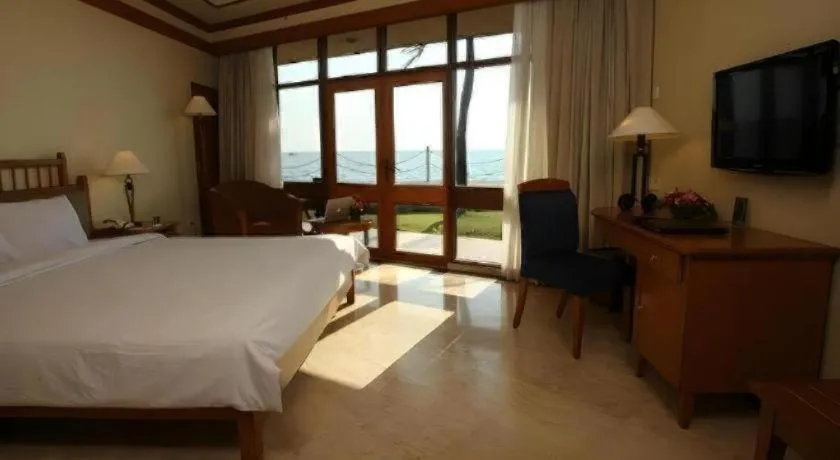 Bed in Makassar Golden Hotel