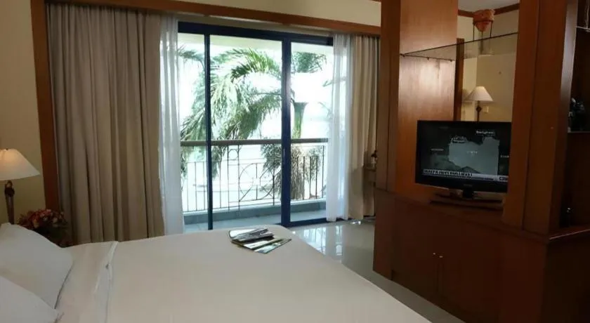 Bed in Makassar Golden Hotel