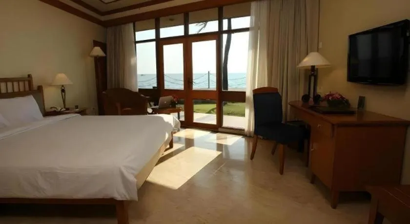 Bed in Makassar Golden Hotel