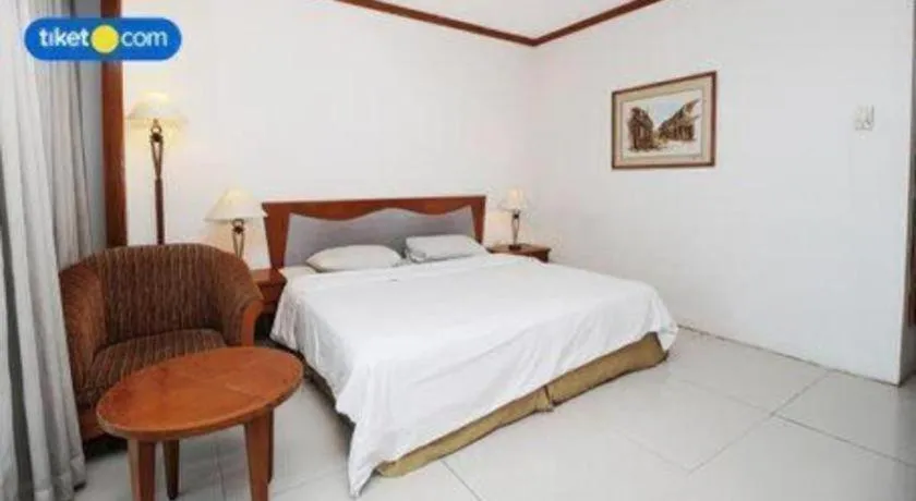 Bed in Makassar Golden Hotel