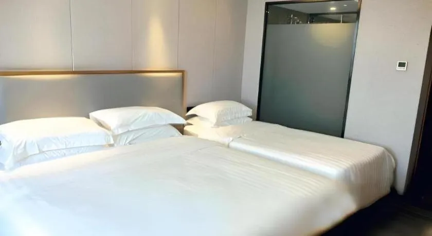 Bed in Rui Cheng Hotel