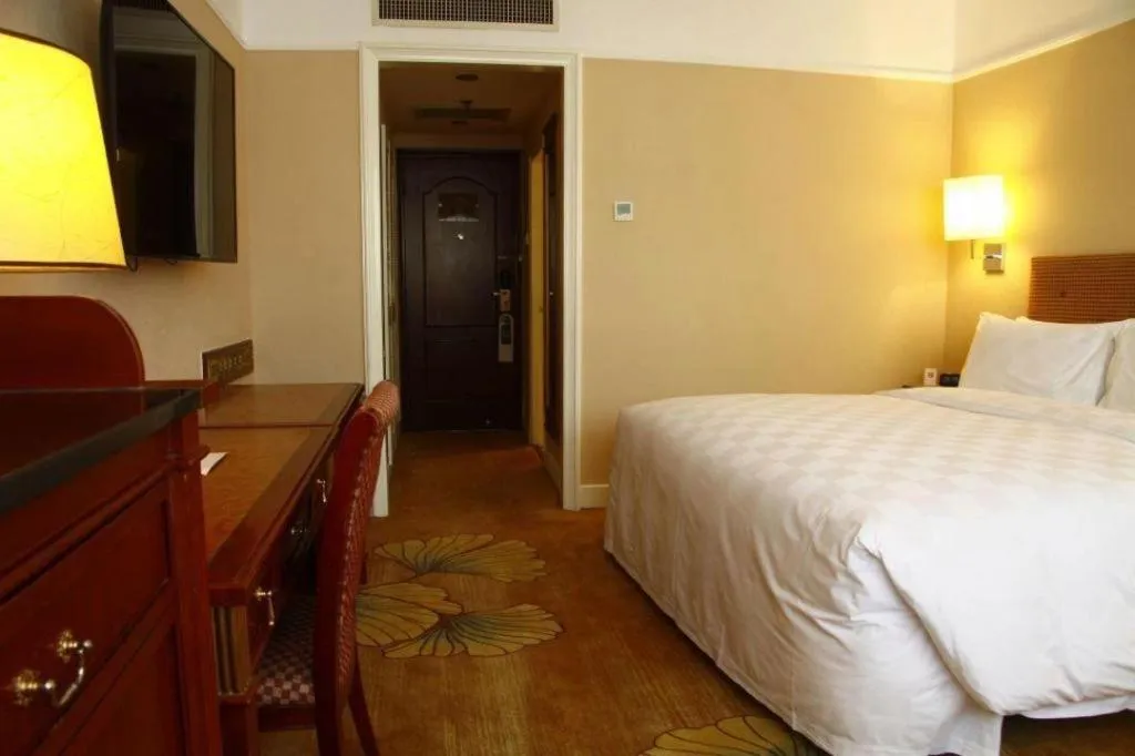 Bed in Jianguo Garden Hotel