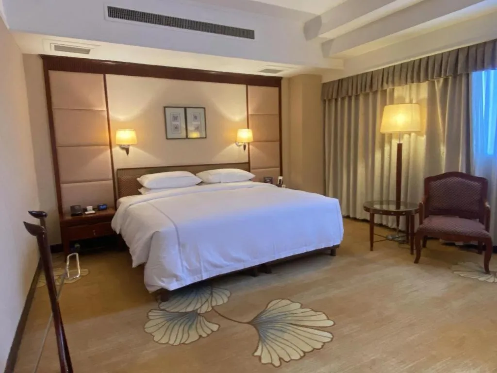 Bed in Jianguo Garden Hotel