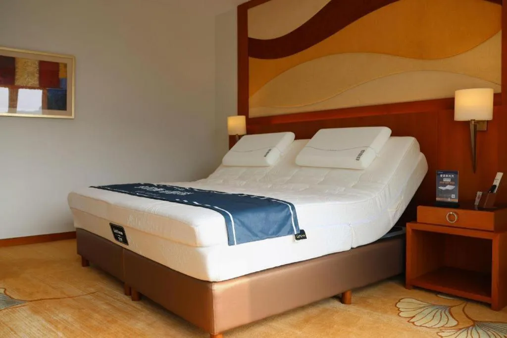 Bed in Jianguo Garden Hotel