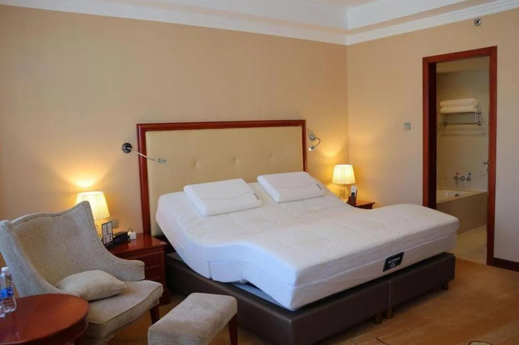 Bed in Jianguo Garden Hotel