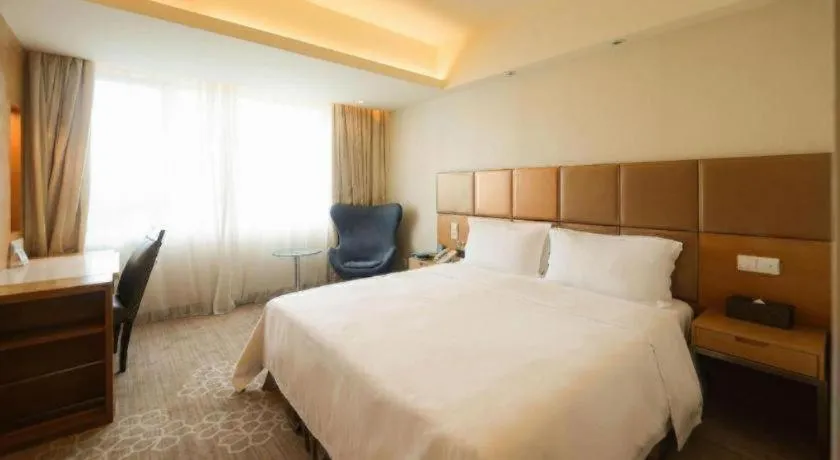 Bed in Seaview Gleetour Hotel Shenzhen Eastwing building