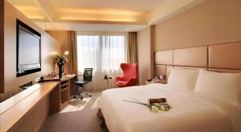 Bed in Seaview Gleetour Hotel Shenzhen Eastwing building