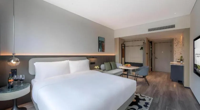 Bed in Seaview Gleetour Hotel Shenzhen Eastwing building