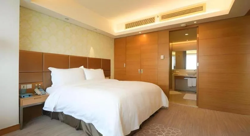 Bed in Seaview Gleetour Hotel Shenzhen Eastwing building