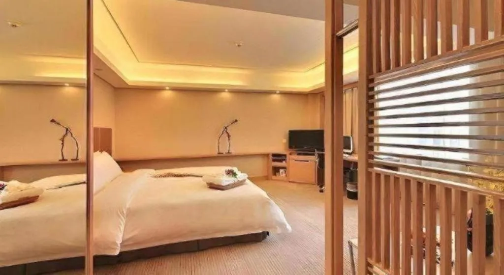 Bed in Seaview Gleetour Hotel Shenzhen Eastwing building