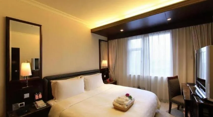 Bed in Seaview Gleetour Hotel Shenzhen Eastwing building