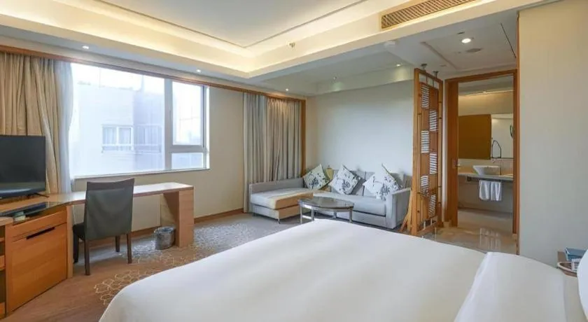 Bed in Seaview Gleetour Hotel Shenzhen Eastwing building