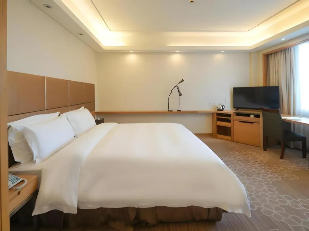 Bed in Seaview Gleetour Hotel Shenzhen Eastwing building