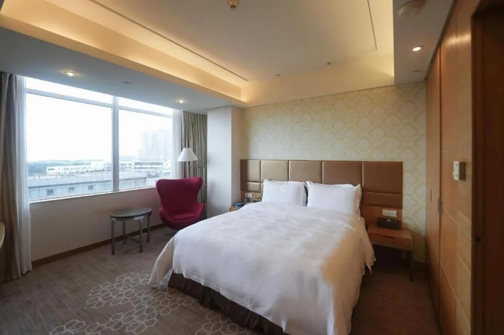 Bed in Seaview Gleetour Hotel Shenzhen Eastwing building