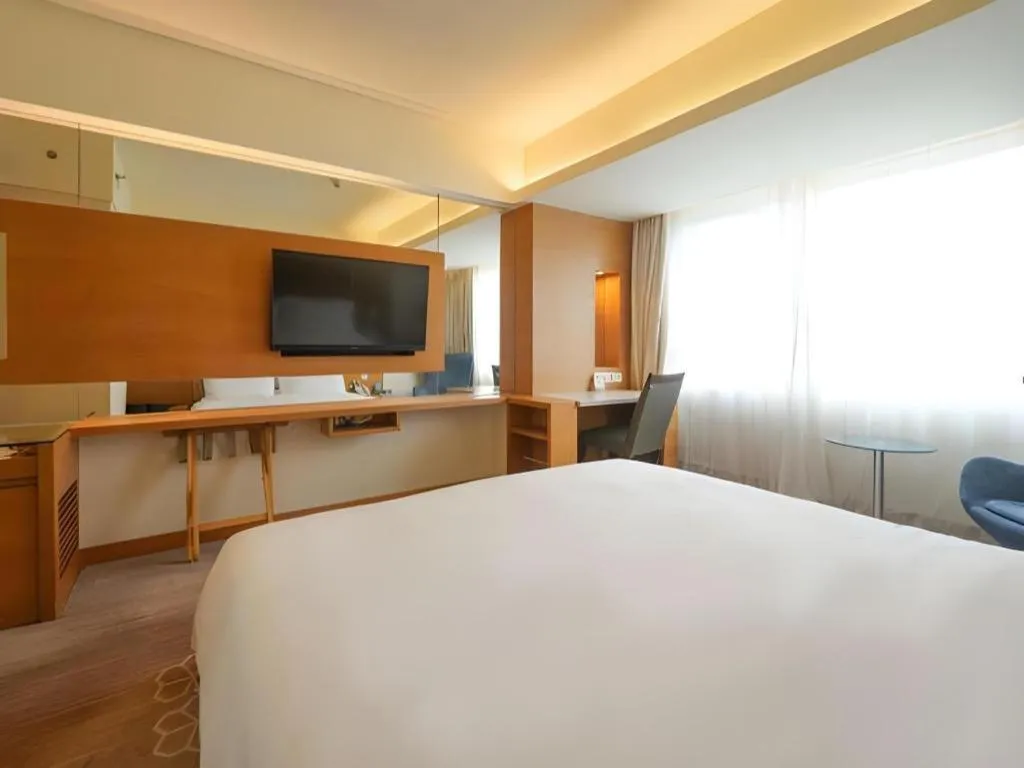 Bed in Seaview Gleetour Hotel Shenzhen Eastwing building
