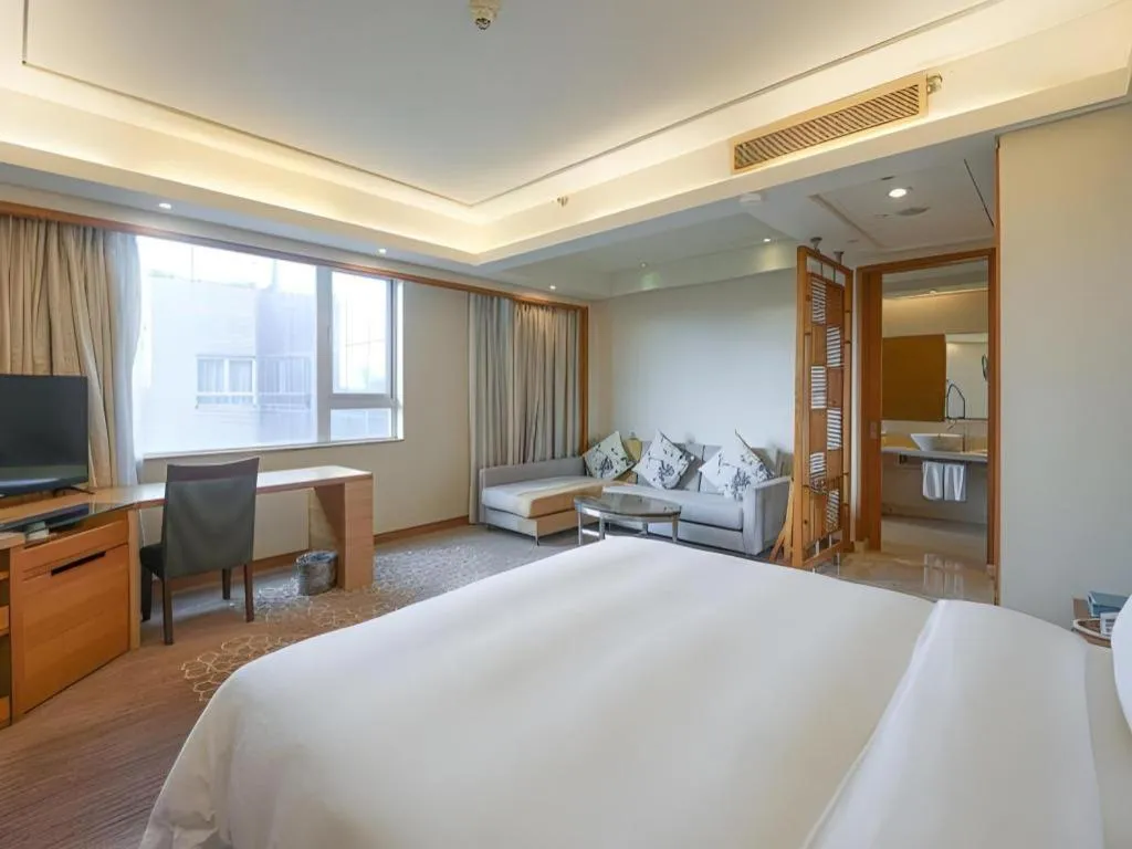 Bed in Seaview Gleetour Hotel Shenzhen Eastwing building