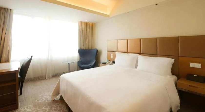 Bed in Seaview Gleetour Hotel Shenzhen Eastwing building