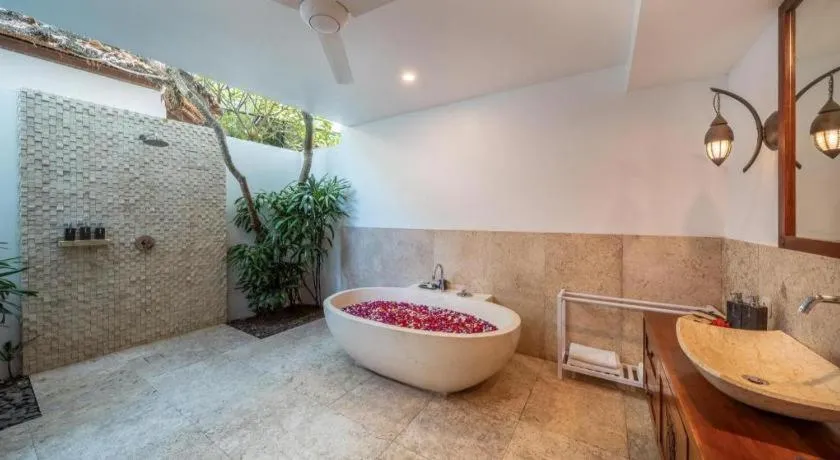 Batu Karang Lembongan Resort & Spa