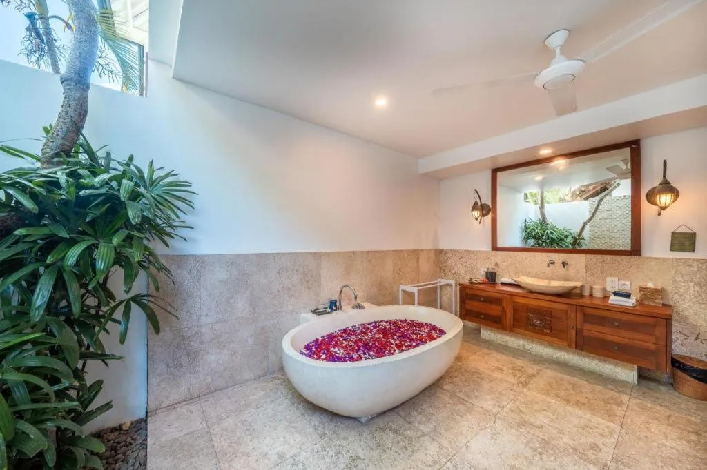 Batu Karang Lembongan Resort & Spa