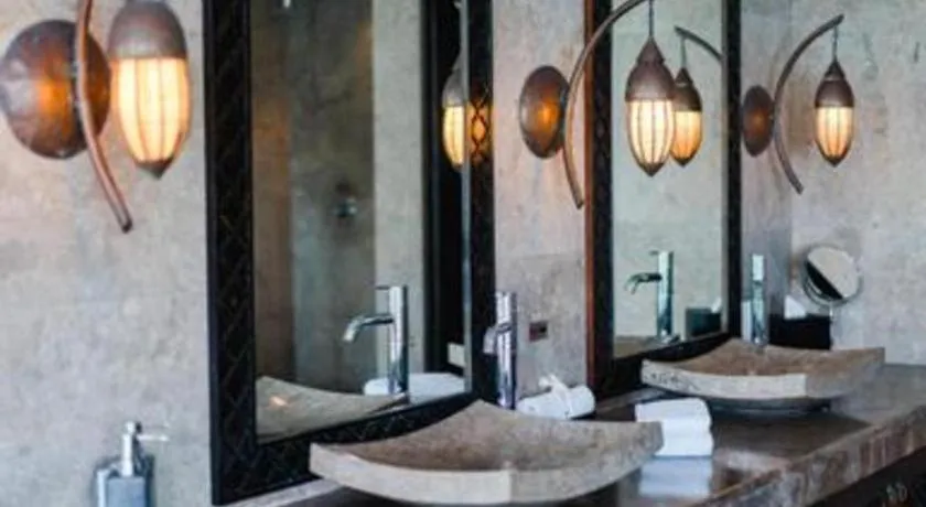 Batu Karang Lembongan Resort & Spa