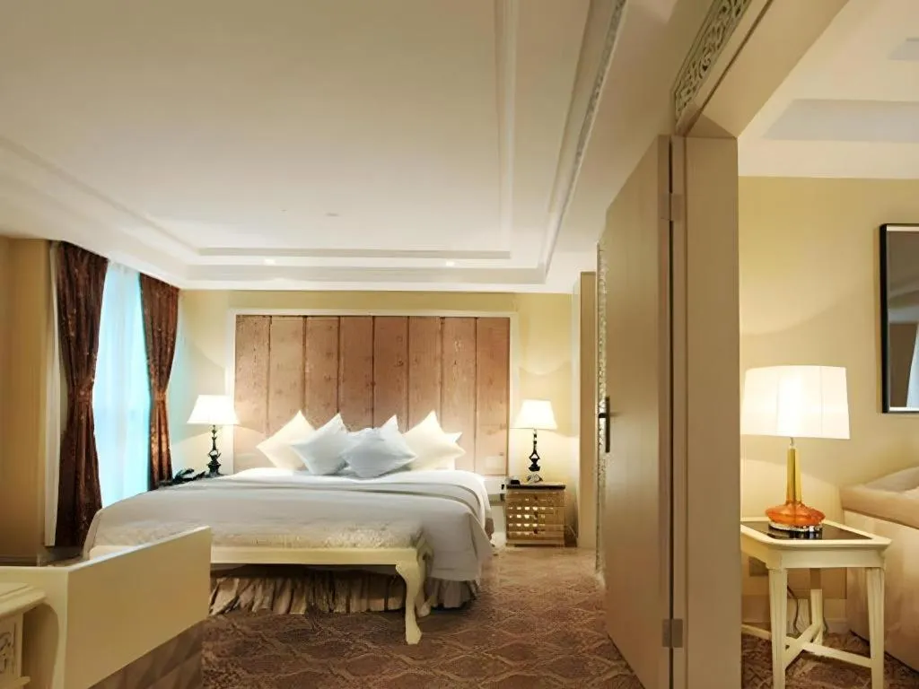 Bed in Yihe Grand Hotel