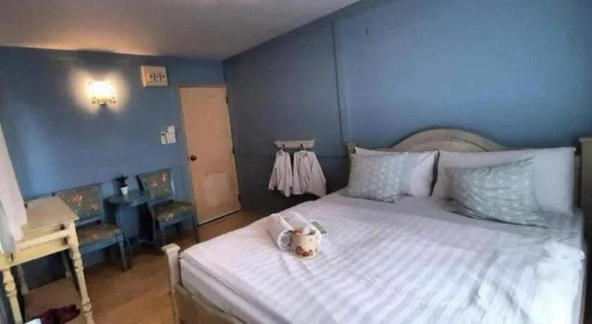 Bed in The Royal Chiangkhan Boutique Hotel